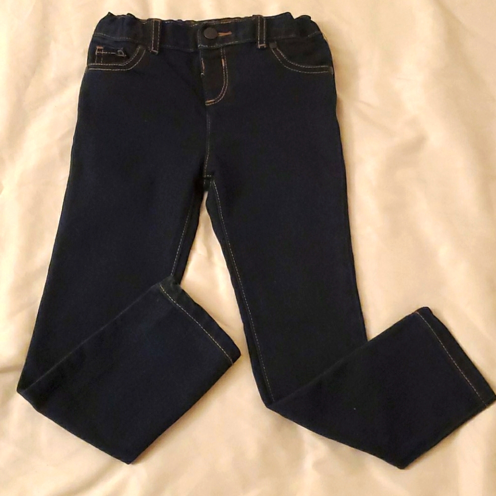 A dark blue jeans